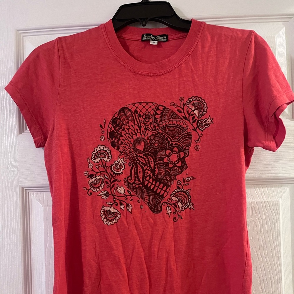 Lucky Brand Graphic Skull and Flowers Tee.  Red. Size Small. - Picture 5 of 8
